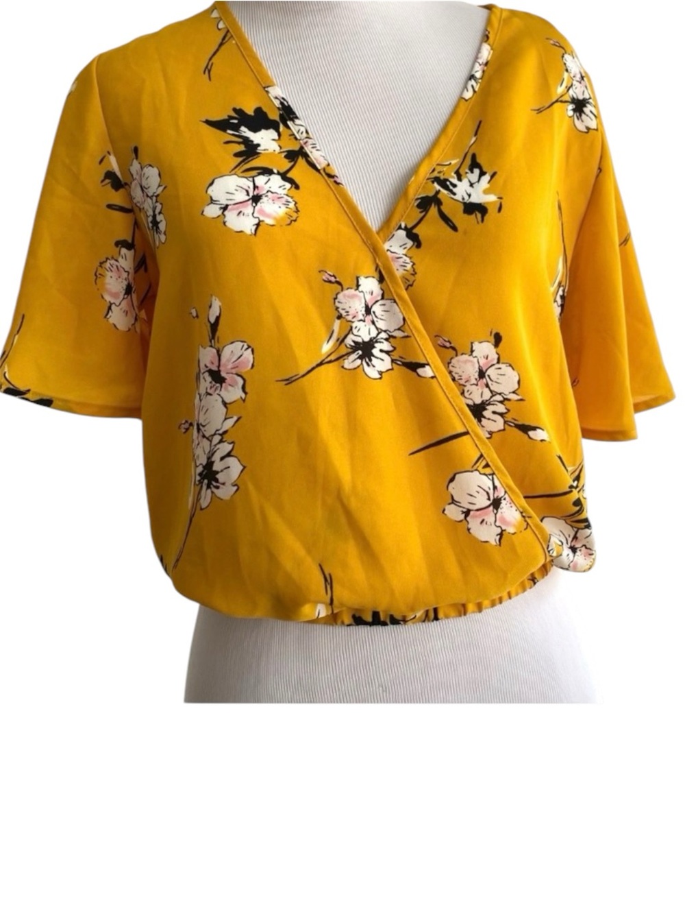 SIENNA SKY BLOUSE MUSTARD YELLOW TOP SIZE XS FLUTTER SLEEVE FLORAL